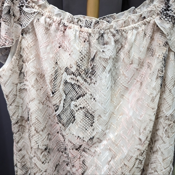 WHBM Snake Print Off the Shoulder Blouse Sz M - Picture 3 of 8